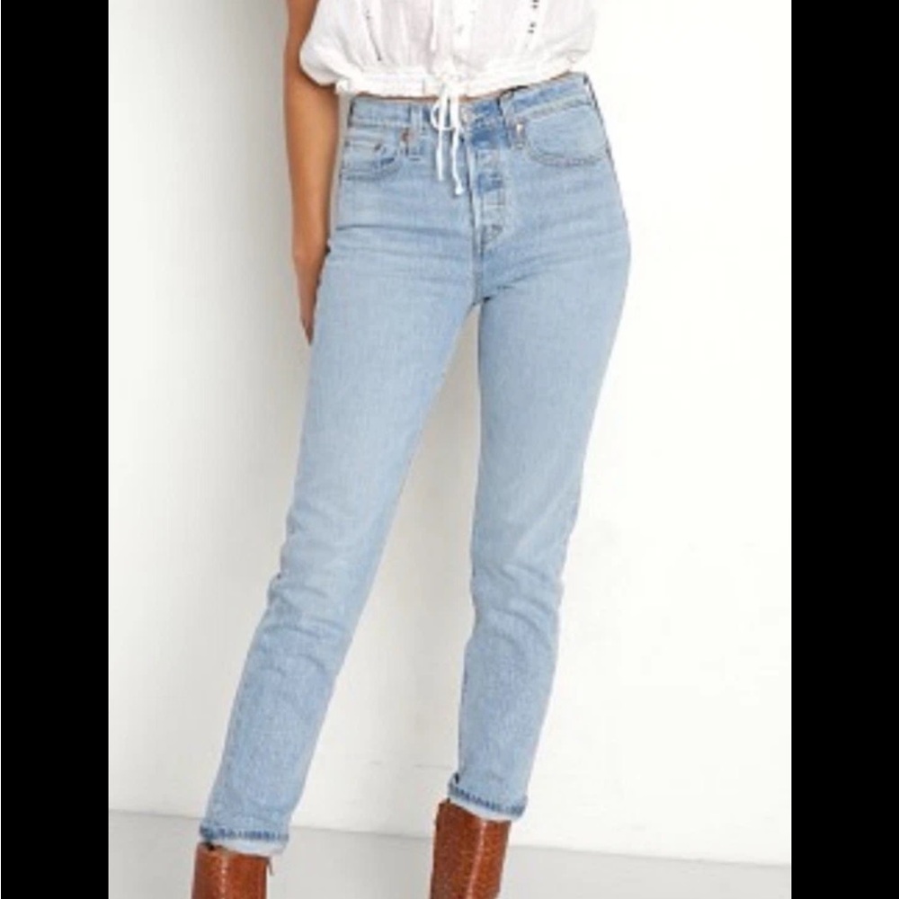New Levi’s size 27 wedgie icon tango light